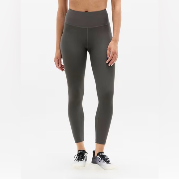 Athleta Pants - Athleta Interval Stash High Rise 7/8 Leggings - Womens size Large